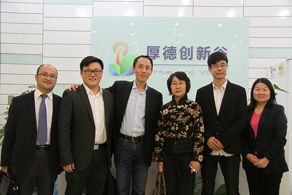 37健康创始人代万辉与投资人合影